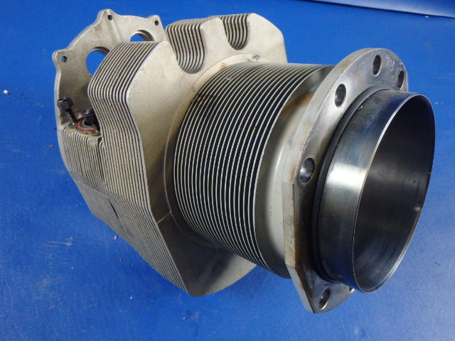 AEC65385 Continental O-470-R - Cylinder with Valves ( No piston )